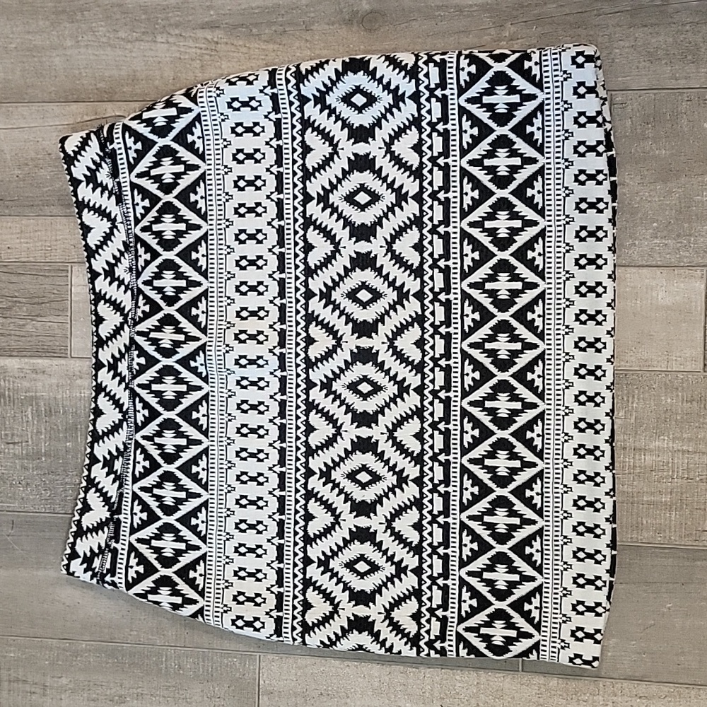 GAP Black and White Aztec Mini Skirt